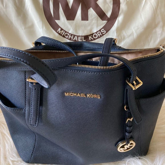 Michael Kors Medium Saffiano - Picture 4 of 6